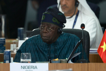 Bola Tinubu en cumbre internacional; hoy, autoriza operación militar contra miembros de ISIS.