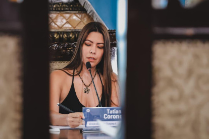 La sesión fue presidida por la vicealcaldesa Tatiana Coronel, sin la presencia del alcalde Aquiles Álvarez.