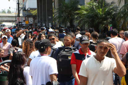 Es importante que la ciudadanía se proteja de la radiación ultravioleta con gorras, prendas claras y bloqueador solar de amplio espectro.