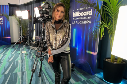 Construye su carrera en el exterior entre celebridades y disciplina.