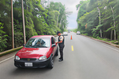Policías realizan operativos de control en la frontera norte para reforzar la seguridad en zonas estratégicas.