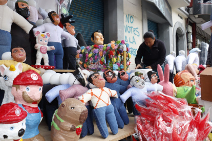 46 comerciantes son parte de la feria que se instala en la avenida América, en Quito.