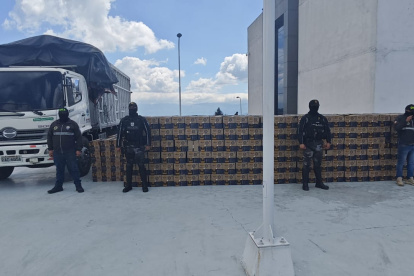 Solo en un camión se encontraron 200 cajas de cerveza, que fueron incautadas de inmediato.