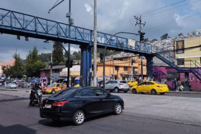 El puente se ubica en la avenida Pedro Vicente Maldonado, en el sur de Quito.