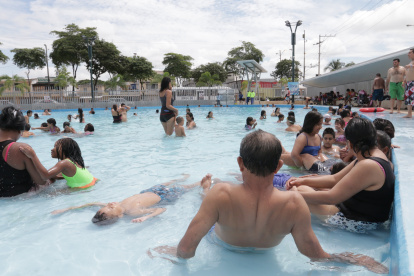 Guayaquil. Las piscinas municipales han recibido una alta afluencia de ciudadanos.