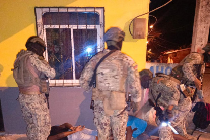 Las Fuerzas Armadas del Ecuador desplegaron un contingente operativo en distintos puntos de la frontera norte.