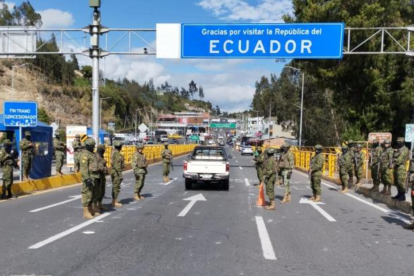 A partir del 24 de diciembre el puente Rumichaca es el único paso fronterizo autorizado entre Ecuador y Colombia.
