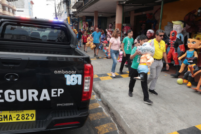 Vehículos de vigilancia municipal estaban en cada esquina de la Seis de Marzo