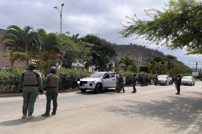 El cantón Puerto López está bajo vigilancia policial y militar.