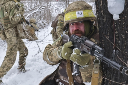 Fuerzas Armadas de Ucrania muestra a reclutas  durante su entrenamiento militar en la región de Zaporizhia, Ucrania, el 29 de diciembre de 2025.