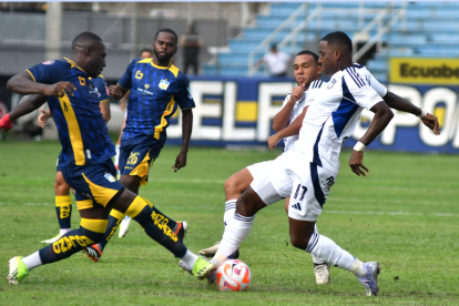 Delfín vs Emelec, dos equipos que tuvieron problemas económicos este año.
