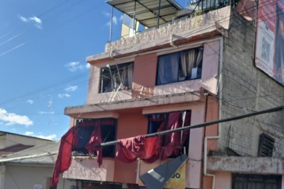 Una fuga y acumulación de gas doméstico causó una deflagración en una vivienda del centro–norte de Quito.