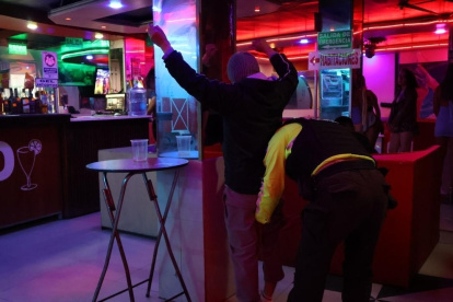 Policías controlan centros nocturnos