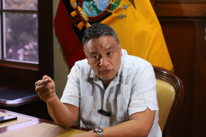 El gobernador del Guayas, José Arévalo Santana, descarta que Ecuador sea un narcoestado, pero admite infiltración en instituciones.