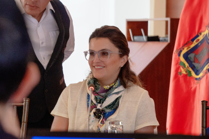 María José Pinto, vicepresidenta de la República y encargada de la cartera de Salud, durante una actividad oficial relacionada con el sistema público de atención sanitaria.