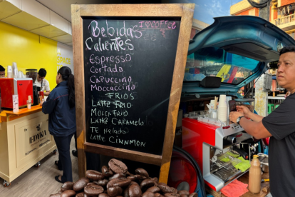 Edyka Coffee, el emprendimiento que arrancó sobre ruedas, ahora conquista paladares en Sauces 4 con su propuesta urbana.
