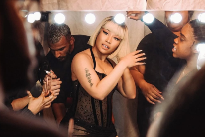 La causa: su apoyo político a Trump y la defensa de su esposo, el registrado delincuente sexual Kenneth Petty.