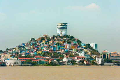 El primer día del año llega con temperaturas superiores a 30 °C, nubosidad variable y probabilidad de lluvias hacia la noche, según el pronóstico para Guayaquil.