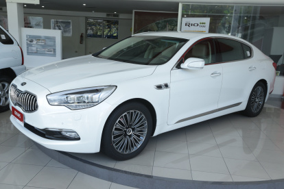 En 2025, Ecuador importó un 27 % más de carros.