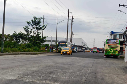 La avenida San Rafael, en Quevedo, se ha vuelto insegura para peatones y conductores.