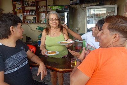 Propietaria. Dévora Barzola Lindao es la mujer propietaria de este local tradicional de Playas.