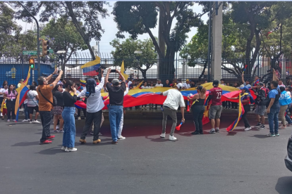 Venezolanos se juntaron en la gobernación de Guayas en Guayaquil.