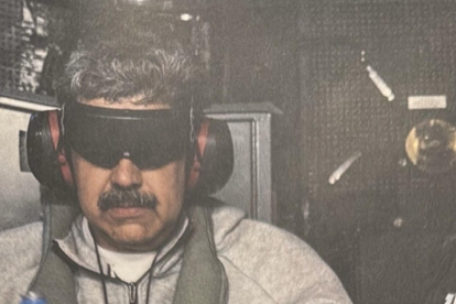 Nicolás Maduro llega a Nueva York en un avión militar tras ser detenido en Caracas.