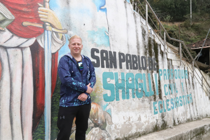 Iván Guerra en la parroquia San Pablo de Shaglli, del cantón Santa Isabel, de la provincia de Azuay.