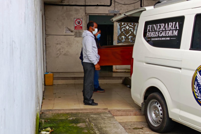 Luto. La familia volvió a los funerales 20 días después. Dos hermanos fueron asesinados en Los Ríos.