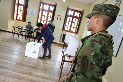 En 2027, los ecuatorianos elegirán prefectos, alcaldes y autoridades parroquiales.