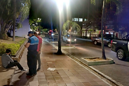 Hombre fue hallado bajo presuntos efectos de escopolamina en el centro de Guayaquil.