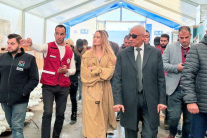La actriz estadounidense Angelina Jolie visitó el lado egipcio del paso fronterizo de Rafah, que conecta la Franja de Gaza con Egipto.