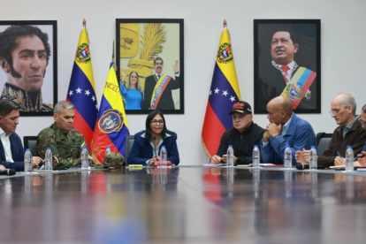 La presidente interina de Venezuela envió un mensaje a EE.UU. para trabajar en conjunto.