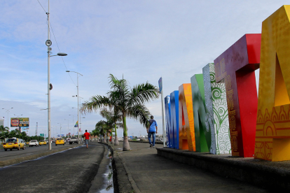 Imagen referencial del malecón de Manta, uno de los destinos más visitados durante el feriado de Año Nuevo en Manabí