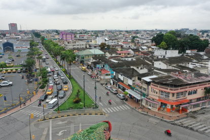 La avenida Benjamín Carrión es una de las vías principales de la ciudadela La Alborada, en el norte de Guayaquil.