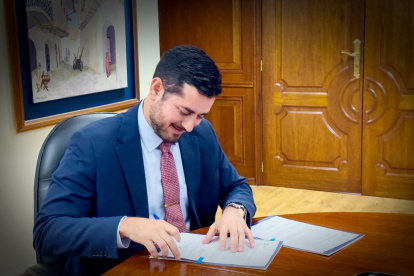 Bernardo Córdovez, presidente del IESS, enfrenta la vacancia de la vocalía de afiliados mientras avanza el litigio judicial.