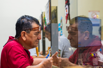 Ciudadanos llegan hasta las ventanillas del Palacio Municipal.