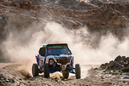 Sebastián Guayasamín y su vehículo del equipo Old Friends en el Rally Dakar 2026.