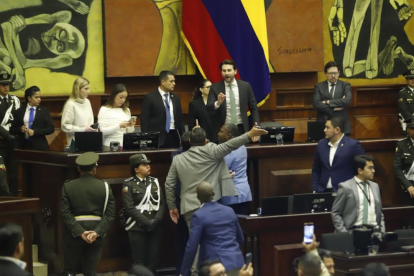 Niels Olsen no pudo calmar a los legisladores, luego de provocaciones en el debate, desarrollado el 6 de enero del 2026.