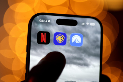 Warner rechaza la oferta de Paramount y sigue adelante con la fusión con Netflix.