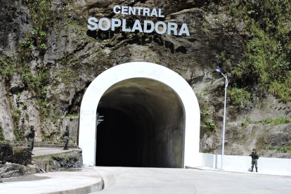 Crisis eléctrica: hidroeléctrica Sopladora apaga dos turbinas por fallas.