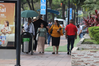 La sensación térmica en Guayaquil podría alcanzar hasta los 37 grados en espacios abiertos, pese a que la temperatura oficial se mantenga por debajo de ese valor.