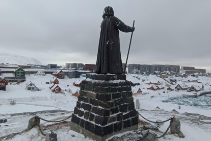 Vista de una calle de Nuuk, Groenlandia.