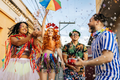 Festividades del Carnaval 2026 en Ecuador atraen turistas nacionales e internacionales.