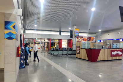 La terminal terrestre de vía a la costa tendrá puntos de venta de alimentos, sala de espera, baños, entre otros servicios para los pasajeros.