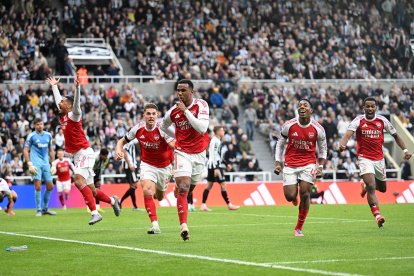 La Premier League es liderada por un Arsenal que no promete ceder terreno en su camino al título.