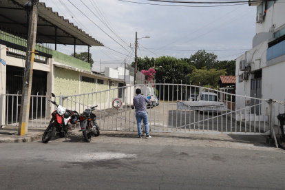 Muchas rejas instaladas no tienen los lineamientos solicitados por el Municipio de Guayaquil.