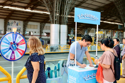Activación de La Guayaca en la Terminal Río Daule con premios, pasajes gratis y sorteos navideños.