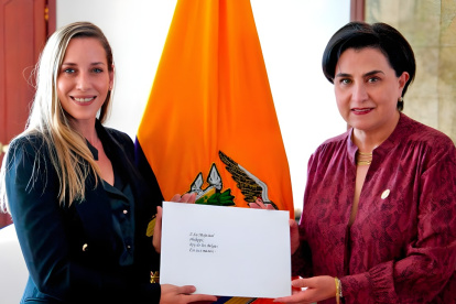 Andrea González Nader recibió las Cartas Credenciales de manos de la canciller Gabriela Sommerfeld.