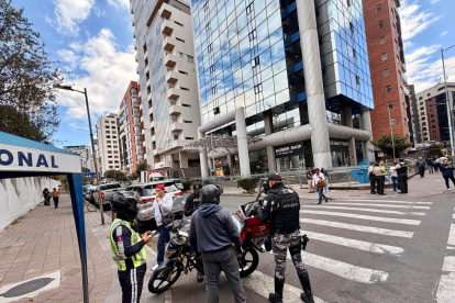 Tras la muerte violenta, la Policía Nacional desplegó operativos de control a motociclistas en el norte de Quito.
